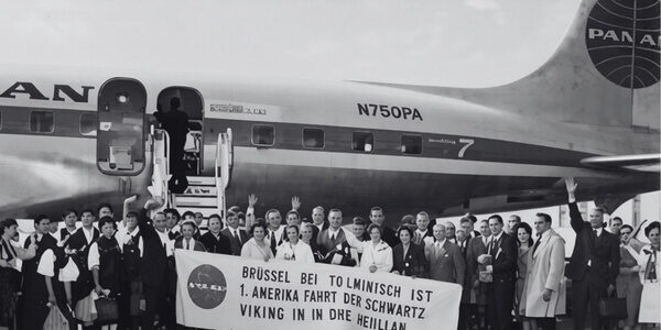 Herbert Dörr, 1962 verantwortlich für den Verband der Schwabenvereine, schaffte es, ein Flugzeug der Lufthansa und zwei Maschinen der PAN AM zu chartern. Diese Reise wurde zur Geburtsstunde des Charterfluges und der von Schwaben International e.V.