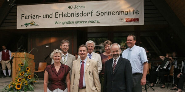 40-jähriges Jubiläum der Sonnenmatte mit Grüßen der Landesregierung, vertreten durch Herrn Dieter Hillebrand MdL, Staatssekretär im Ministerium für Arbeit und Soziales und Herrn Landrat Thomas Reumann.
