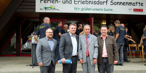 50-jähriges Jubiläum der Sonnenmatte mit Grüßen der Landesregierung, vertreten durch Manfred Lucha Minister für Soziales und Integration.